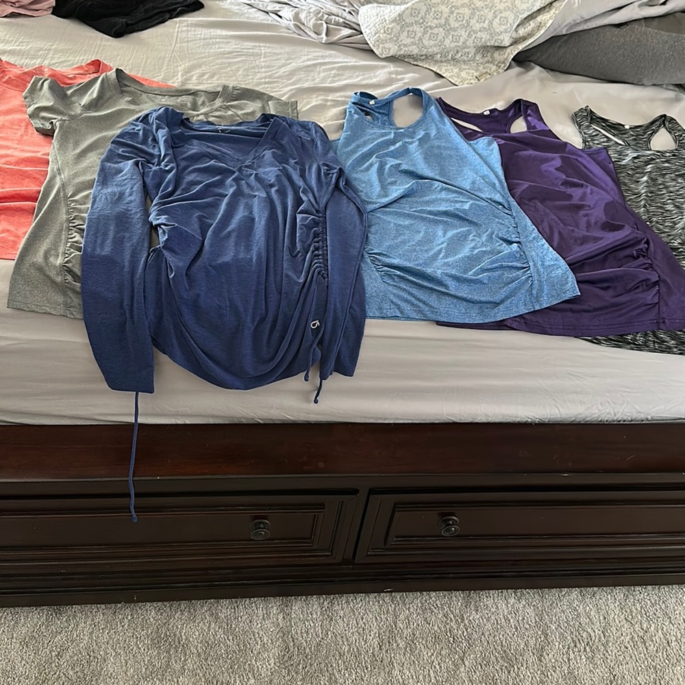 Athletic maternity tops
